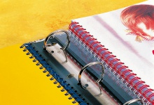 Závesné prúžky pre plastové hrebene